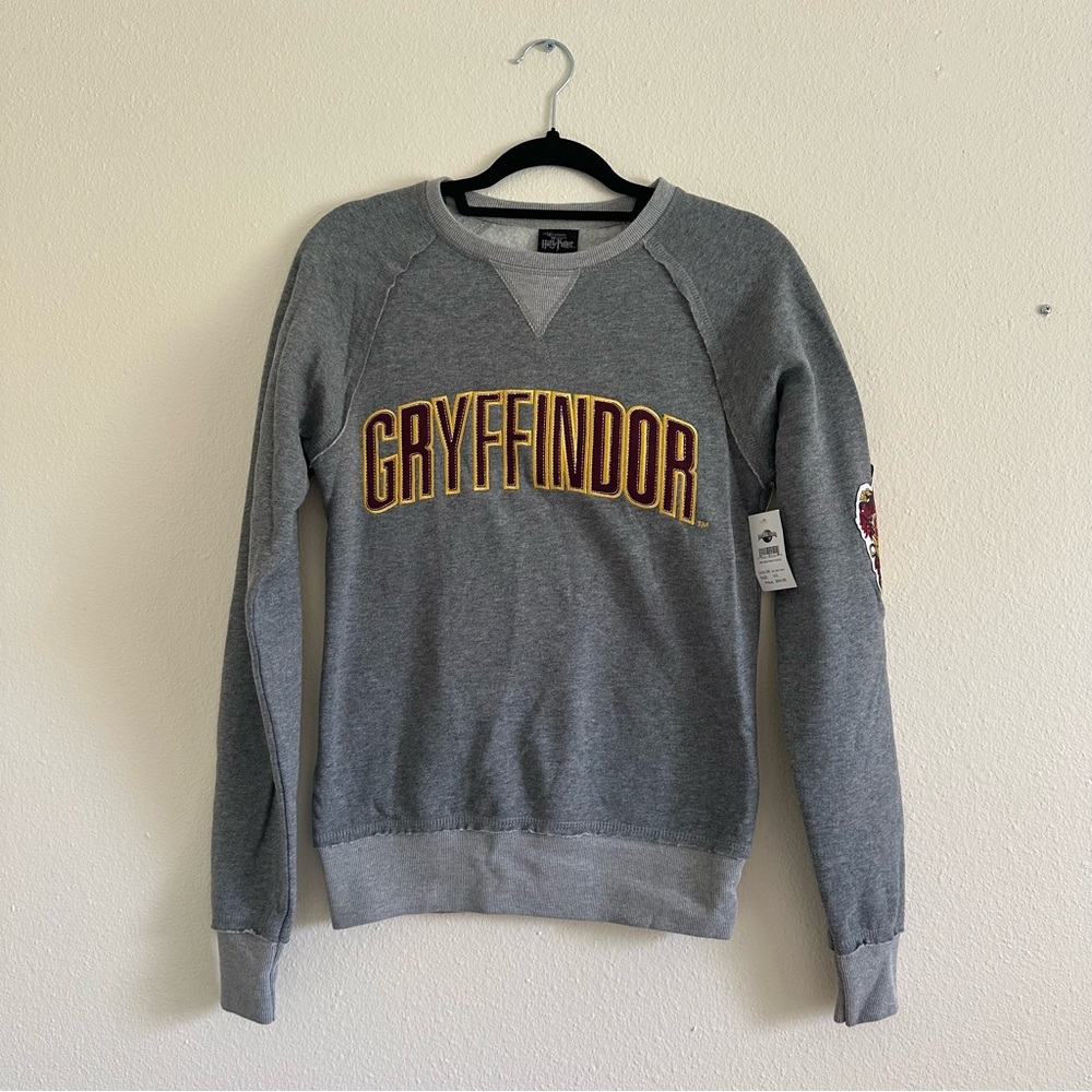 NWT, Universal Studios Wizarding World of Harry Potter Gryffindor Sweatshirt XS